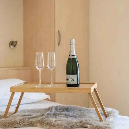 Di Caprio - Cosy Flat In * ミデルケルケ